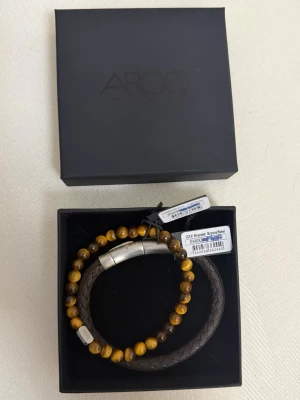 Armband  - Helt nya och oanvända armband ifrån AROCK. Säljs i ett set, vill man köpa en och inte båda skriv privat :) 