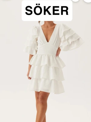 SÖKER STUDENTKLÄNNING - Jag söker denna klänningen från bubbleroom i STRL L! Hör av er!