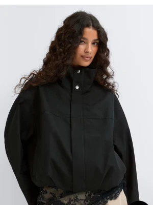 Gina jacka  - Säljer denna helt slutsålda Gina jackan då den inte passa mig. Helt ny med prislapp på! 