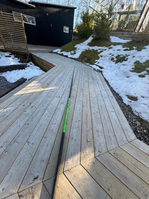 Grön IFISH fiskpinne 4 meter - En grön och svart fiskpinne från IFISH, 4 meter lång. Perfekt för fiske vid sjö eller brygga. Tillverkad i lätt material och enkel att hantera. Snygg design med tydlig logga och text på pinnen.