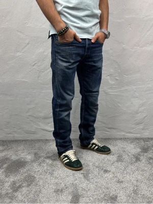 Replay jeans  - Ett par riktigt snygga jeans från Replay i storlek W28 L30 i modellen Grover  