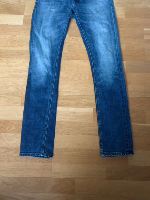 Nudie jeans - Säljer dessa feta nudies i storlek W27 L32 modell tape ted. Skriv vid frågor