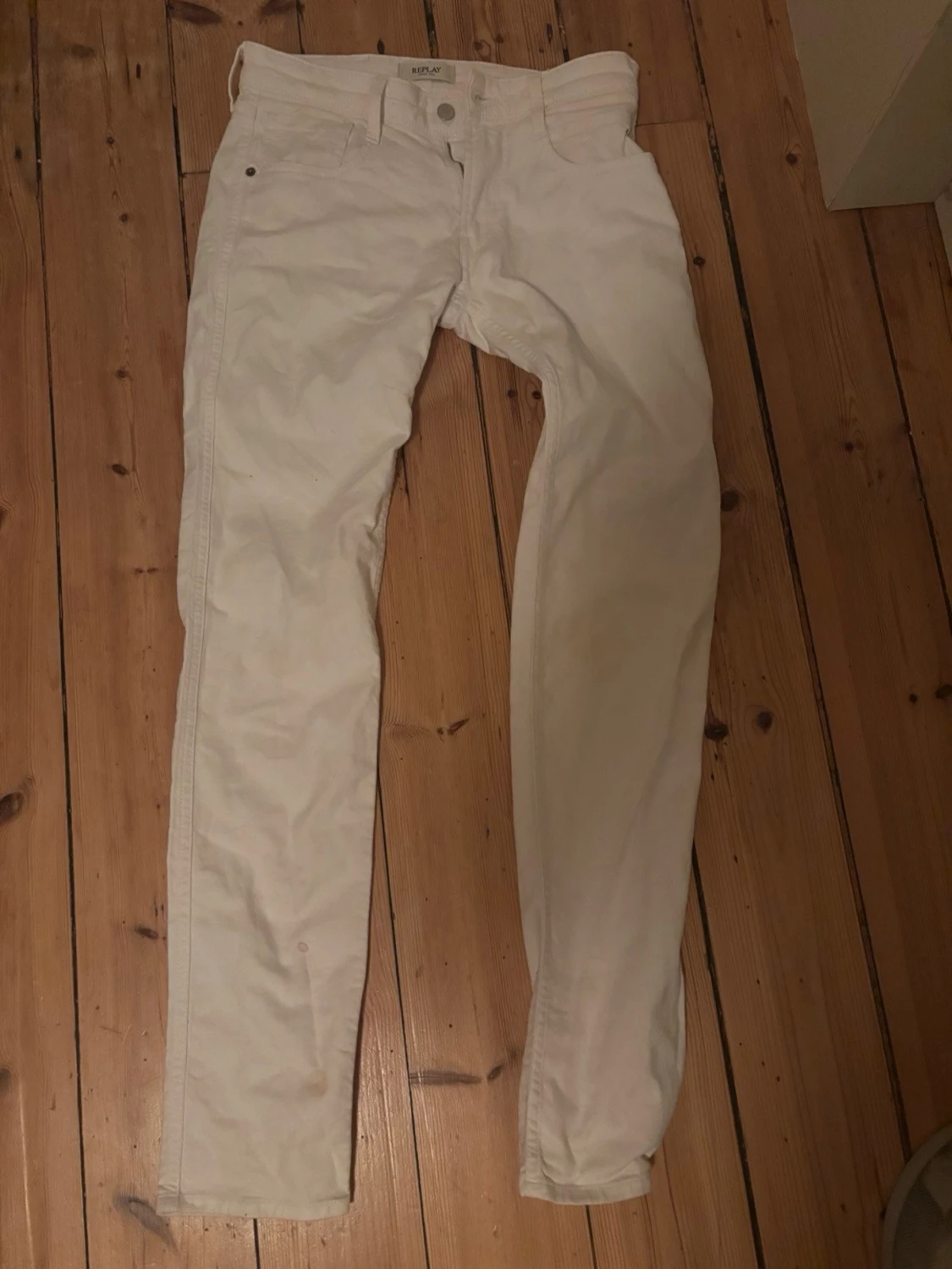 Vita slim fit jeans från Replay
