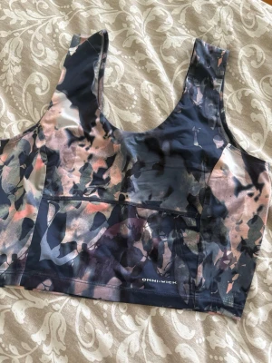 Crop top from Columbia - Crop top from Columbia , size M