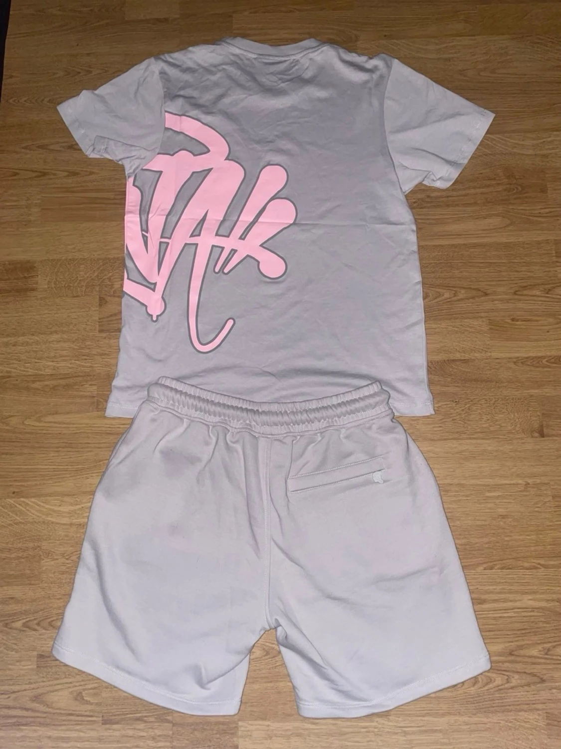 Beige set med rosa graffiti-tryck - 2