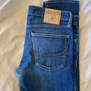 Hollister jeans 34x34  - Mycket bra skick, inga defekter, pris kan diskuteras.