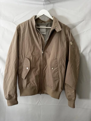 J.lindeberg jacka - Snygg beige j.lindeberg jacka  | Kanon skick 