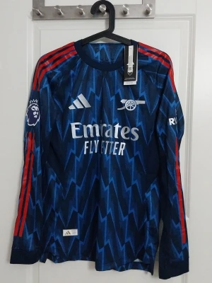 Arsenal 2025/26 bortatröja långärmad - Arsenal 2025/26 bortatröja med gyökeres nummer 14 på baksidan,size M