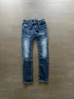 Diesel kid slim-skinny, Size 14Y - Snygga blåa slim-skinny diesel kid jeans. Bra skick och varsamt använt. 