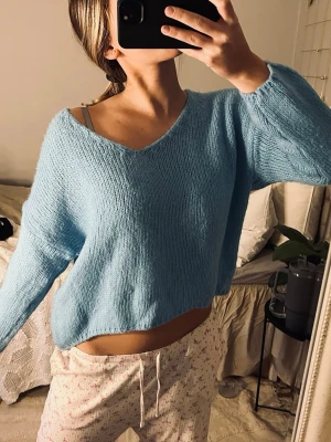 Blå kofta - Jättefin stickad blå tröja,köpt second hand💕