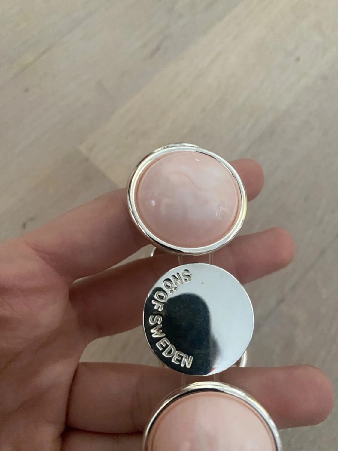 Rosa pärlarmband från SONS OF SWEDEN - 1