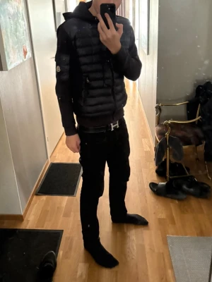 Moncler cardigan  - Moncler cardigan i bra skick. Har av er för mer informatio 