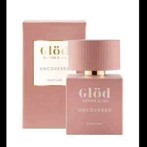 Glöd  Parfym av Sophie Elise - Säljer denna nyinköpta parfymen Glöd då doften tyvärr inte föll mig i smaken. Har endast provat den en gång så den är i princip oanvänd. Kvitto för inköpsdatum finns ifall det önskas. Ordinarie pris är 459kr. Den kommer skickas väl inslagen samt i orginalkartong :)  Parfymens framträdande noter skall vara: mandel, mysk & vanilj enligt Lykos hemsida.