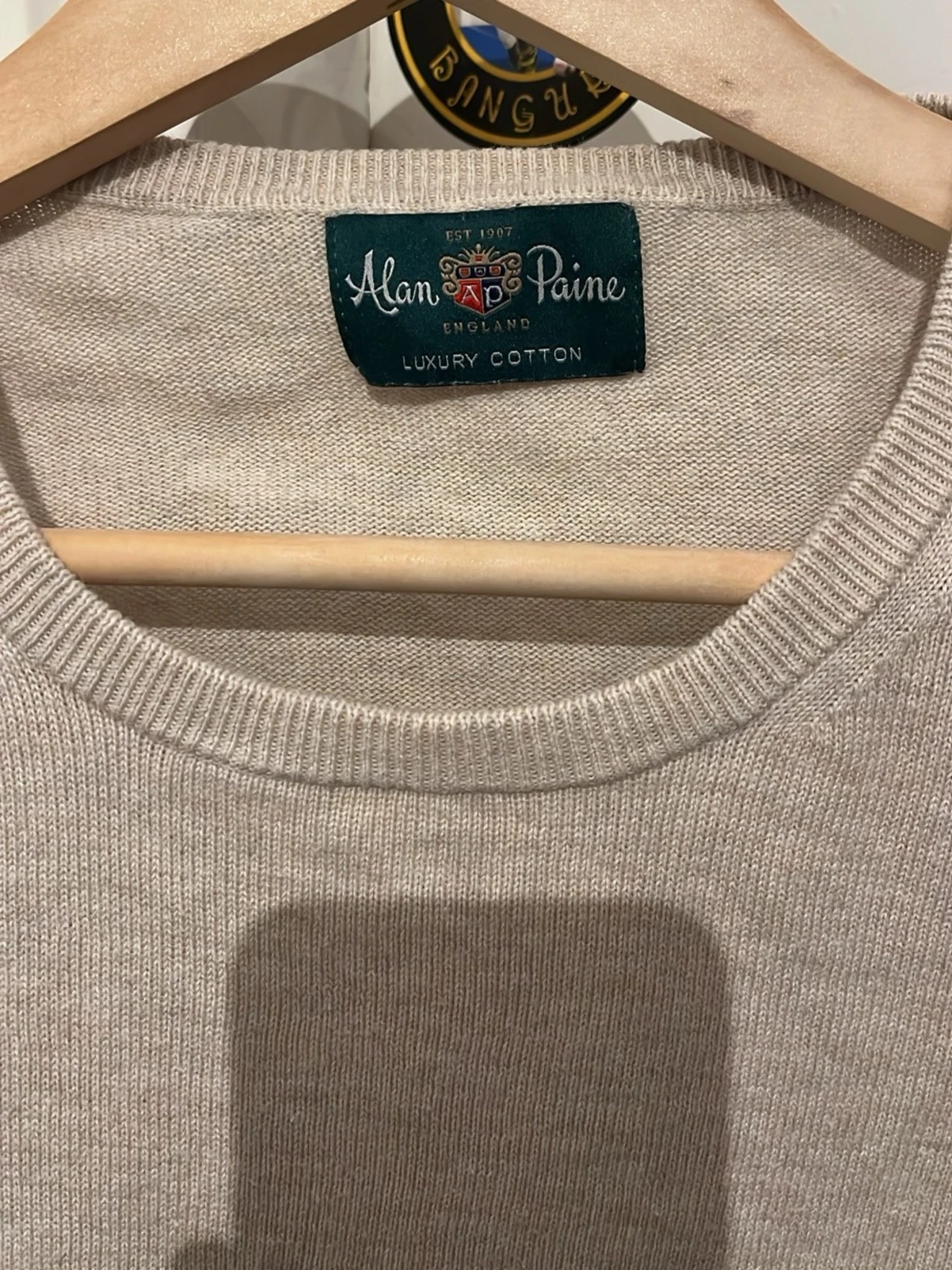 Beige stickad tröja från Alan Paine - 1