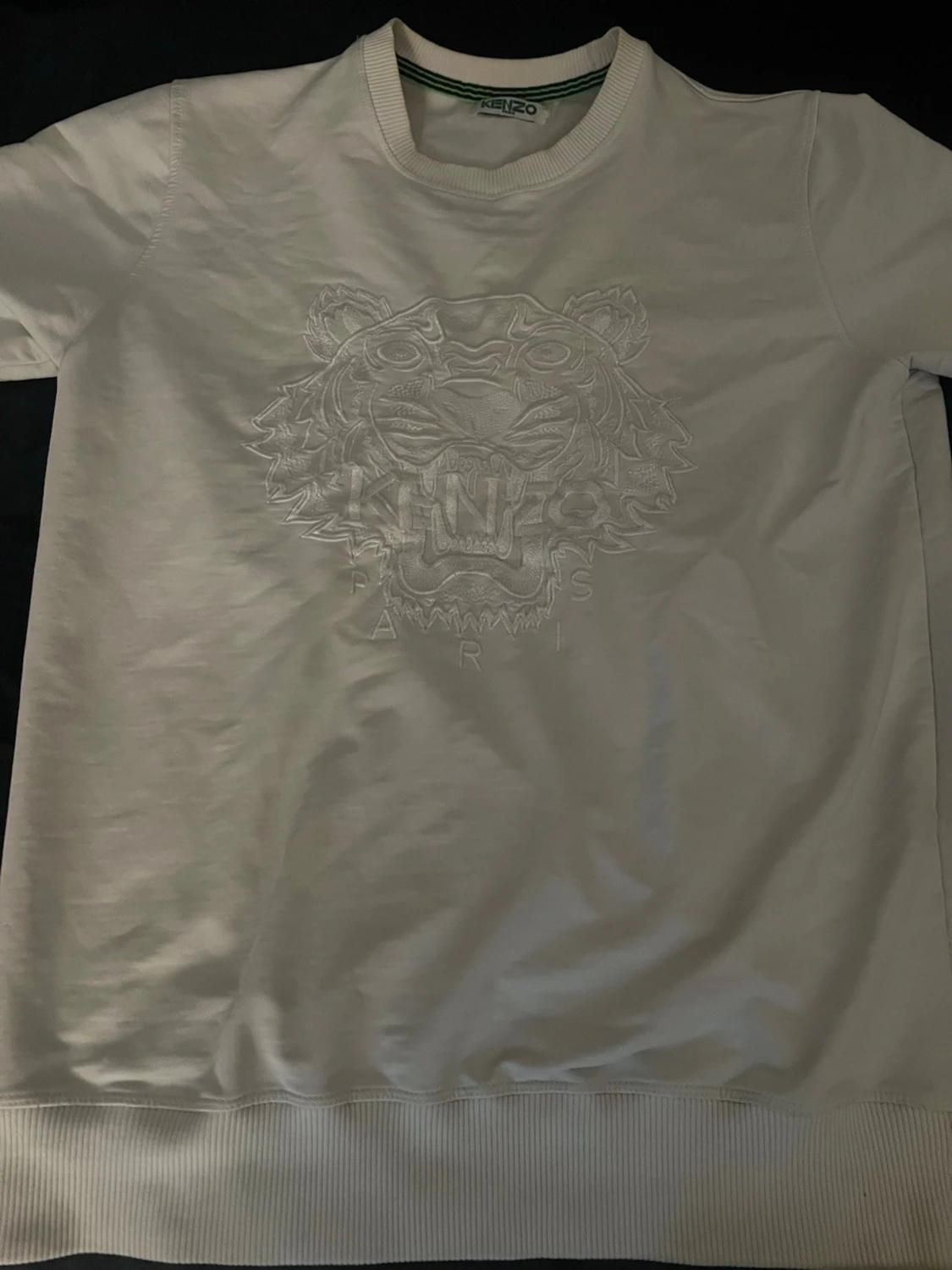 Vit sweatshirt med tiger