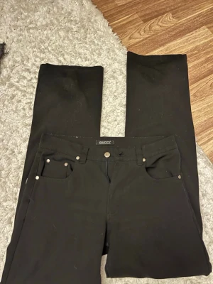 Utsvängda jeans  - Sköna jeans 