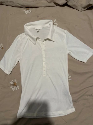 A women t shirt - T shirt