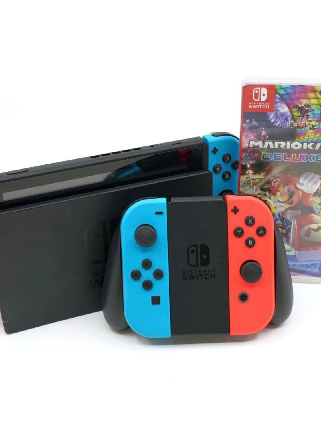 Nintendo Switch med Joy-Con och Mario Kart