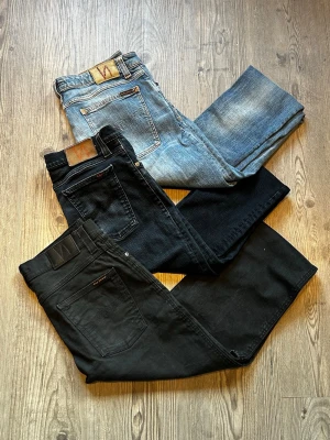 Nudie jeans bundle  - Ljusa, mörkblå och svarta nudie jeans. Ni kan välja att köpa styck eller bundle. Storlek 30/34, 30/32, 32/34! Pris kan variera vid snabb affär. Hör av er vid frågor eller funderingar// Lutino uf:)