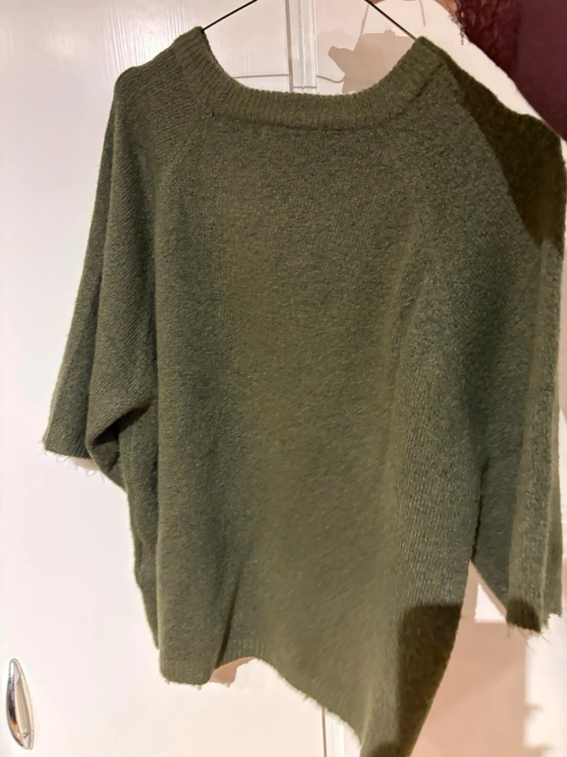 Olivgrön stickad tröja med kort ärm - 1