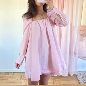 Klänning!  - Så fin klänning perfekt till sommaren🌸