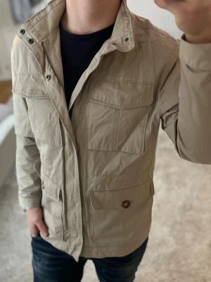 Mango Fileld Jacket  - Mango | Mycket bra skick | Size - M | Pris 699 | Hör av dig vid minsta fråga eller fundering📩