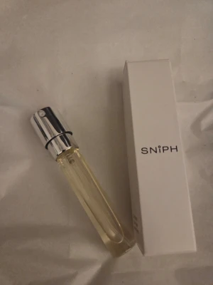 Melancolial - Les Liquides Imaginaires - Melancolia - Les Liquides Imaginaires EdP ca 7ml  Noter: Citrongräs, Kardemumma, Mossa