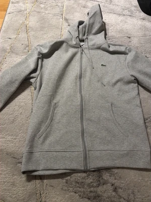 Grå zip hoodie  - Dm vid intresse..