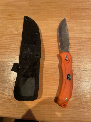 EKA Kniv - Säljer min EKA jaktkniv, den är i bra skick.
