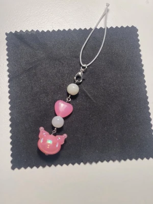 Rosa Kuromi Phone Charm 💕 - Gullig hemgjord kuromi phone charm!