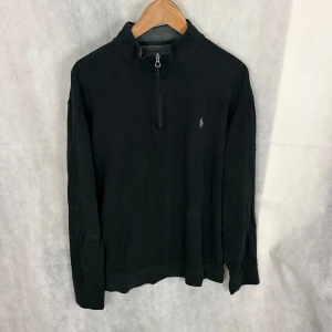 Ralph lauren halfzip  - Fint skick! Modellen är 185 och bär M