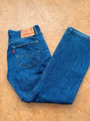 Levi’s 501 Washed baggy jeans - Mycket bra skick. Passar ungefär W33 L32 Midja: 45cm Gren: 30cm Innerbenslängd: 77cm