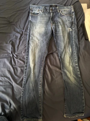 J.lindeberg jeans - Ett par sköna jeans som är en ganska tight fit, men har ändå lite rum. De passar W32 L32. Jeansen är i bra skick. 