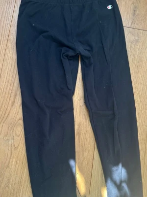 Svarta champion träningsshorts - Svarta champion träningsshorts i barnstorlek 174/179