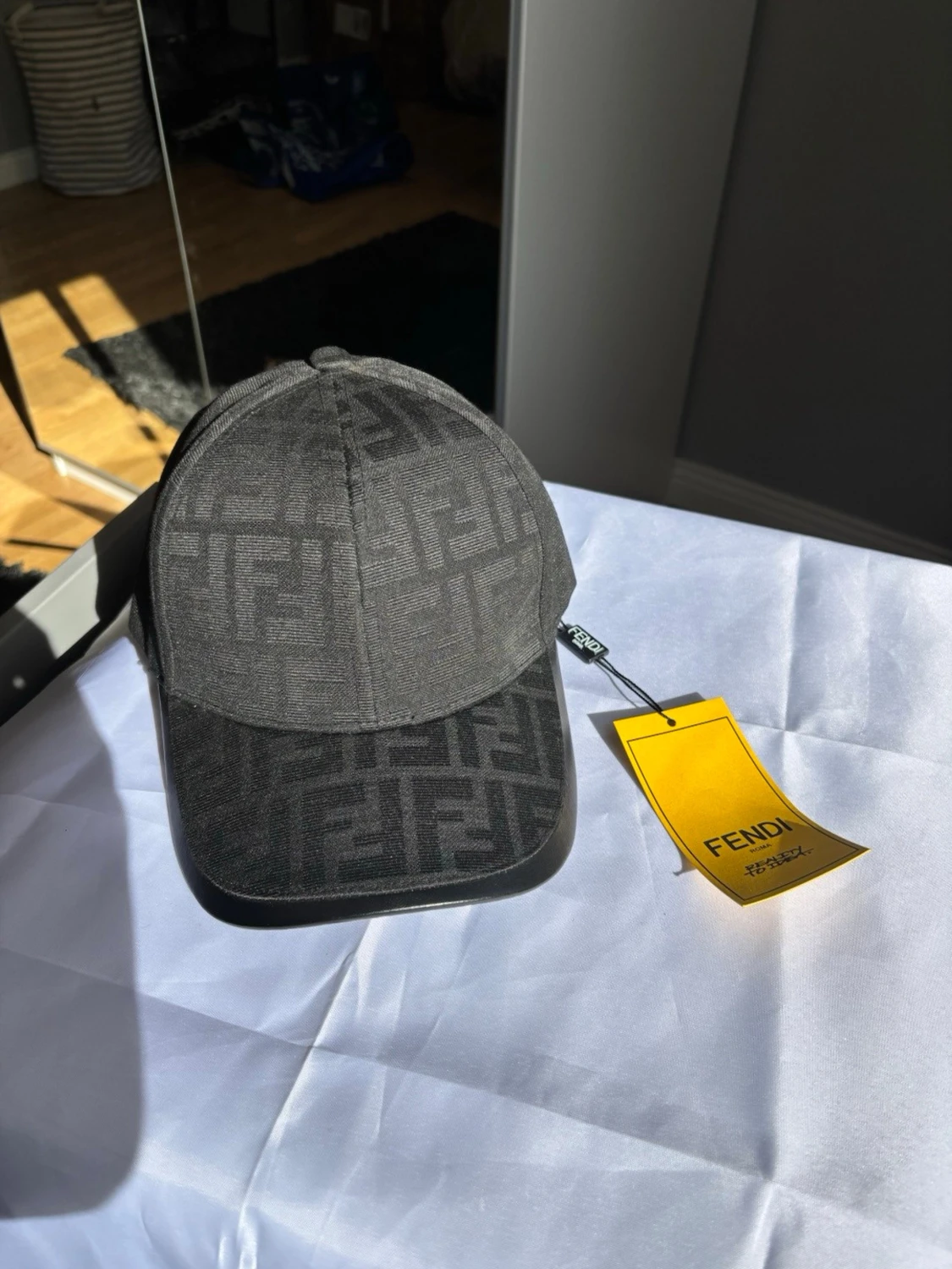 Svart keps från Fendi med FF-mönster