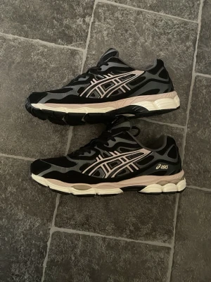 Asics skor - Aldrig använda, storlek 44