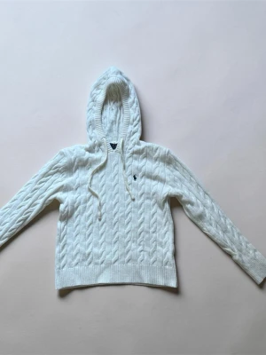 Polo Ralph Lauren - Säljer denna fina tröjan från Ralph Lauren. 100% äkta och självklart kommer den nytvättad. Hör av er vid funderingar!!