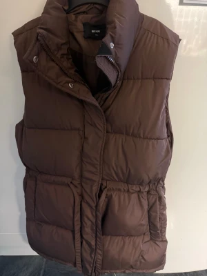 väst  - Brun från bikbok som ny 