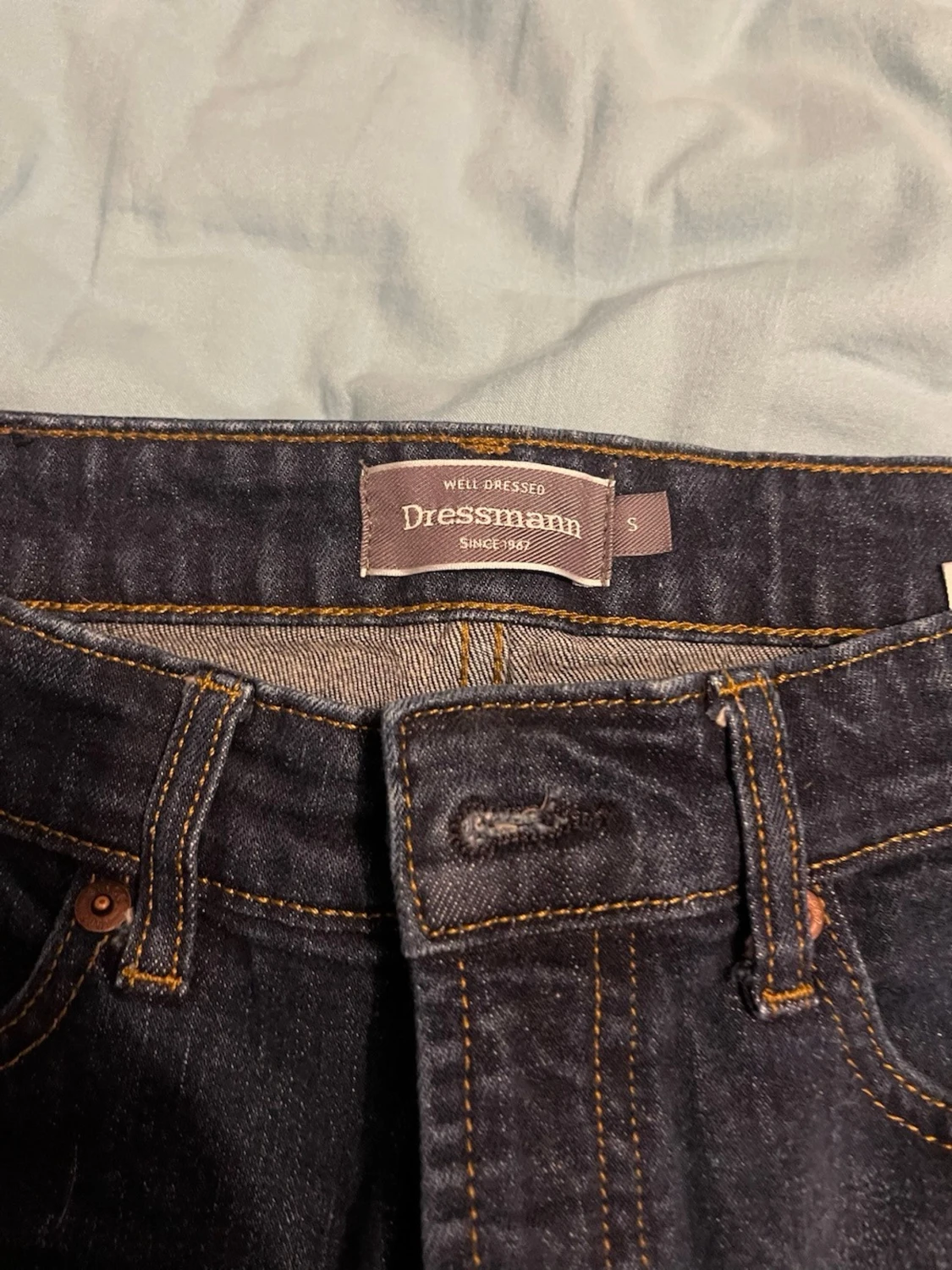 Mörkblå jeansshorts från Dressmann - 1