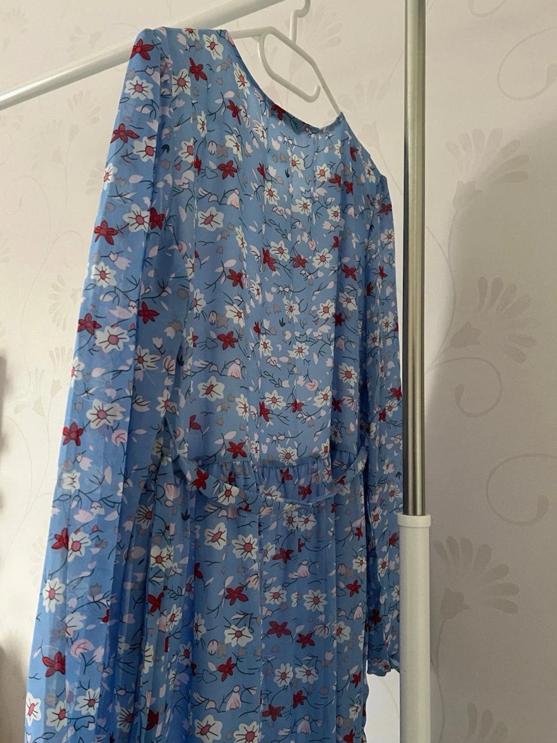 Blommig blå långklänning - 1
