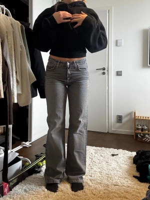 Jeans  - Säljer dessa fina jeans då de aldrig kom till användning, i nyskick! 