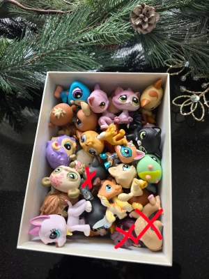 Littlest pet shop - Mystery littlest pet shop. Man får en slumpmässig lps som jag drar med slutna ögon för detta pris.  Om man önskar flera dragningar får man skriva till mig privat så kan jag lägga upp en till annons.