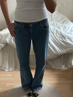 Jeans  - Lågmidjade jeans från NAKD