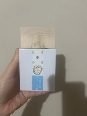 Bianco latte FLASKA❗️ - ❗️❗️❗️❗️❗️❗️❗️❗️Läs❗️❗️❗️❗️❗️❗️❗️.  Flaskan innehåller en parfym från Khadlaj en atabparfym ”Cream velvet” doftar som Bianco latte där av! Ca 30-35ml kvar. Flaskan är äkta annars. 