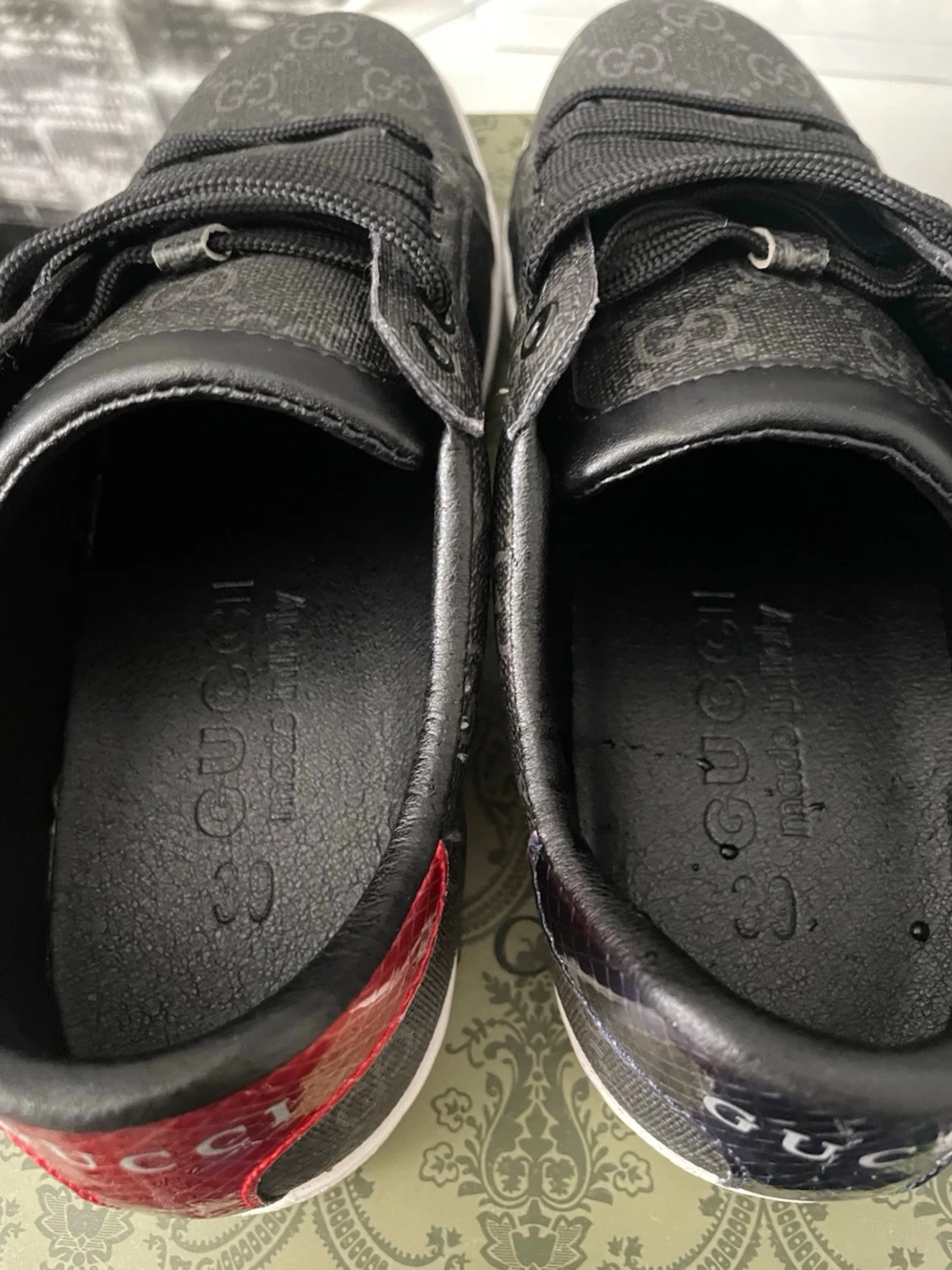 Gucci svarta sneakers med röd/blå detalj - 4