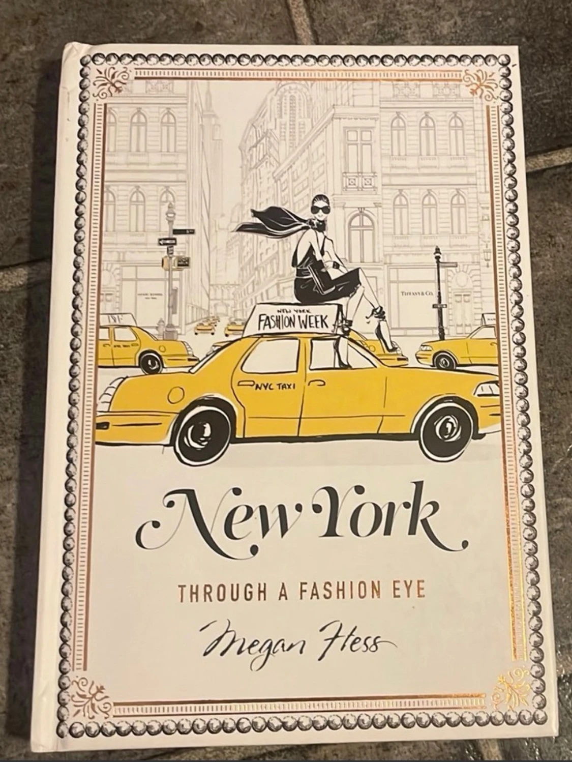 New York, Paris & Coco Chanel av Megan Hess - 1