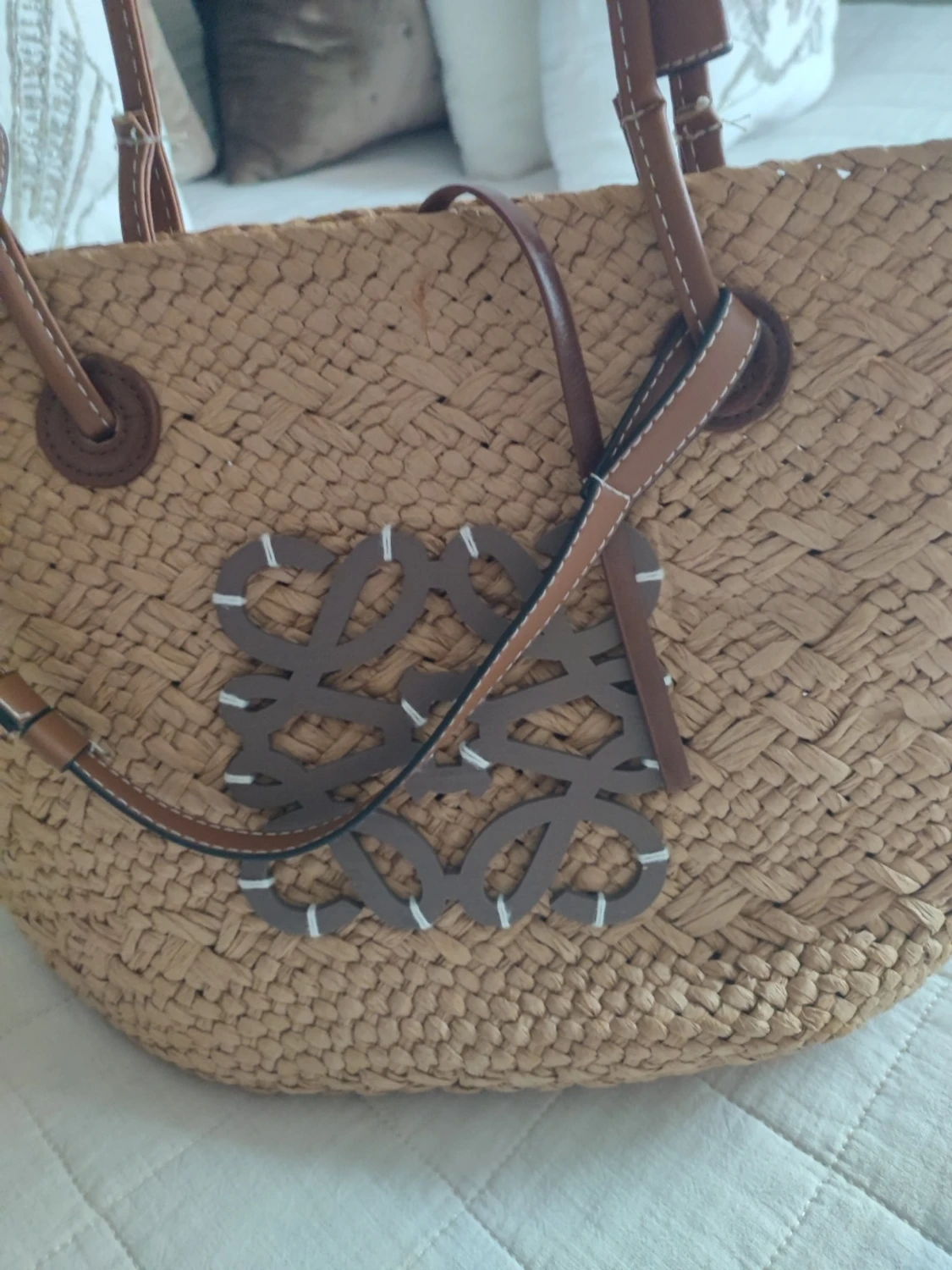 Stråväska från Loewe med läderdetaljer - 1