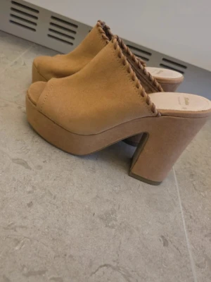 BATA klackar - BATA klackar i äkta mocka