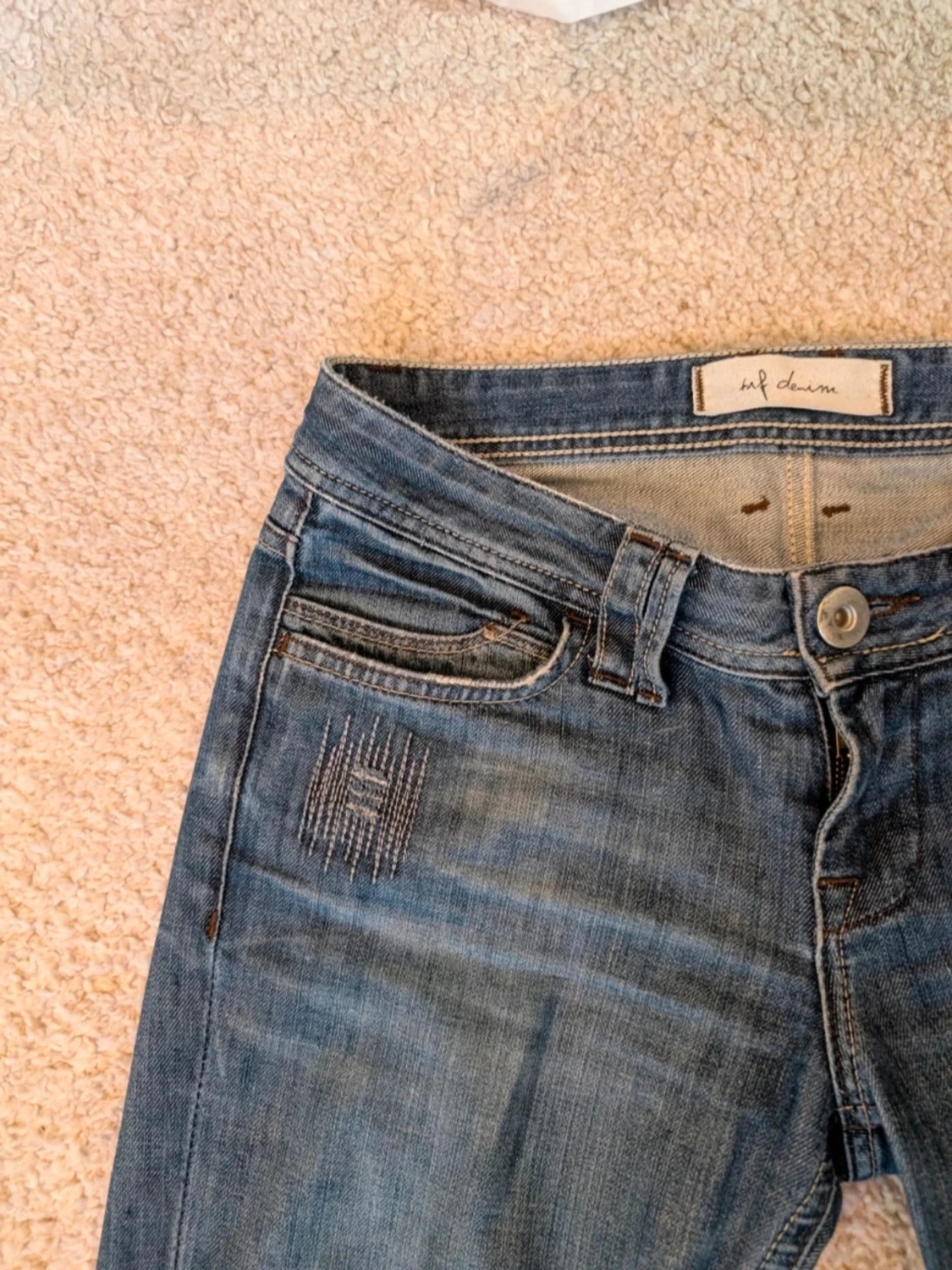 Blå bootcut jeans med brodyr - 5