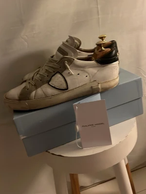 Philip model - Feta sneakers från Philipe model. Bra skick, perfekt till hösten hör av dig vid frågor!😁